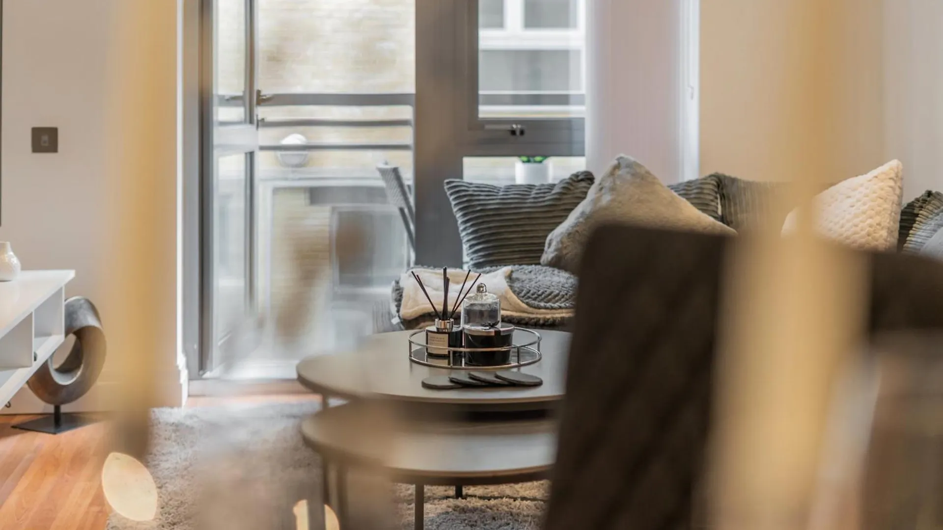 2 Bedroom Apartment In Hoxton Square, Shoreditch, London, N1