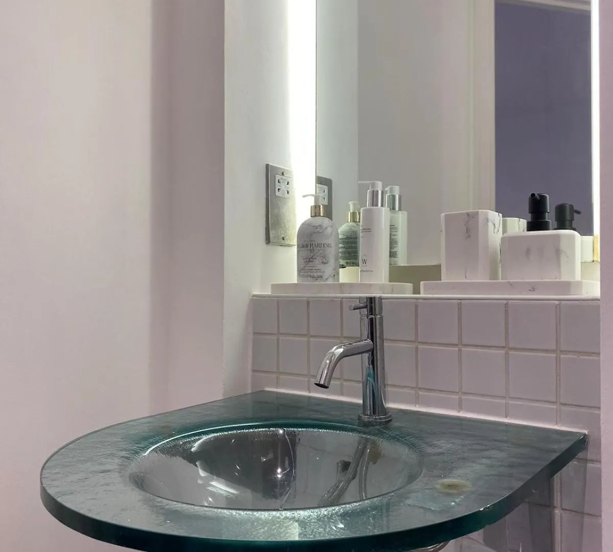 2 Bedroom Apartment In Hoxton Square, Shoreditch, London, N1 영국