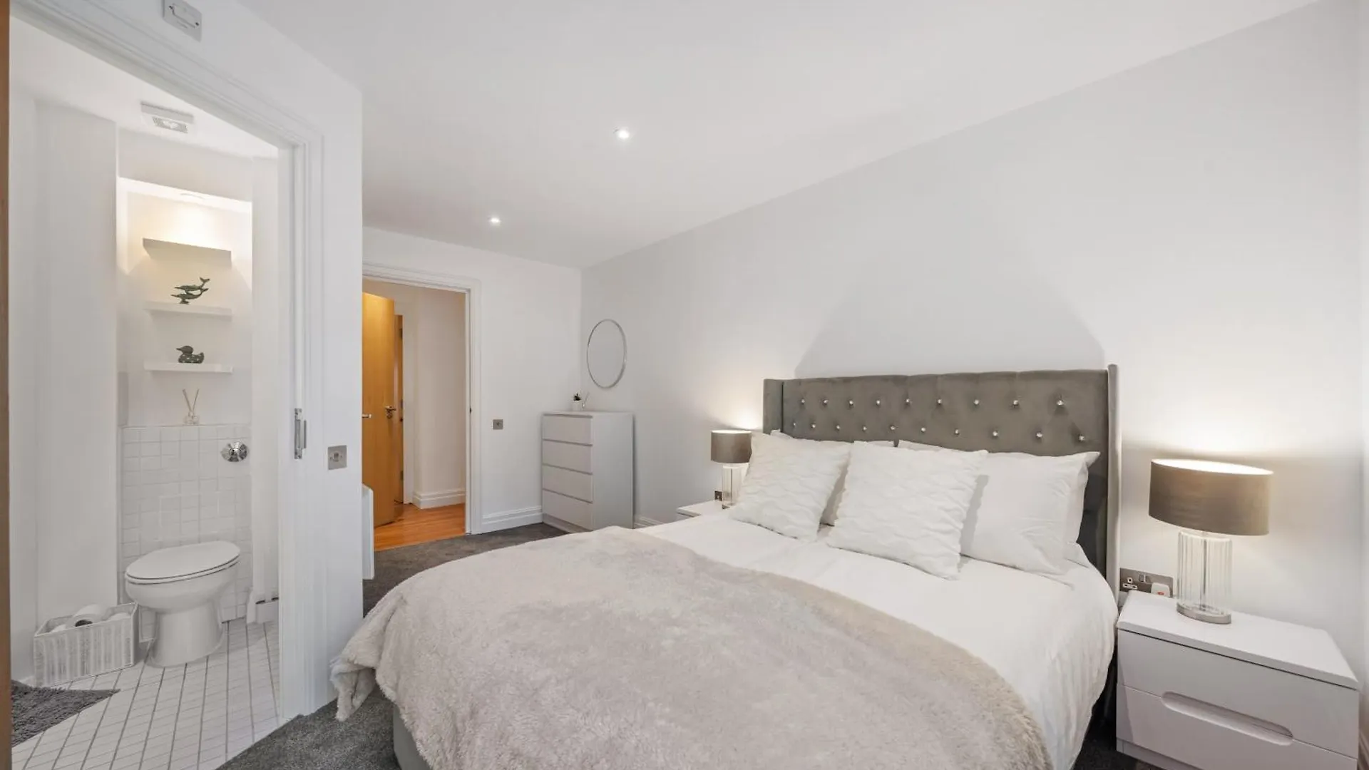 2 Bedroom Apartment In Hoxton Square, Shoreditch, London, N1 영국