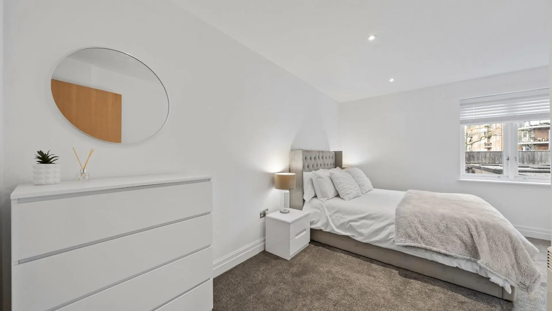 2 Bedroom Apartment In Hoxton Square, Shoreditch, London, N1 0*, 런던 영국