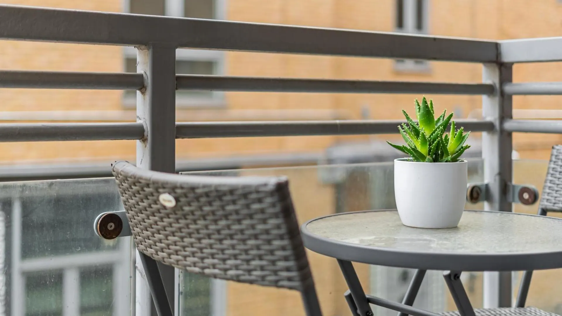 2 Bedroom Apartment In Hoxton Square, Shoreditch, London, N1  런던