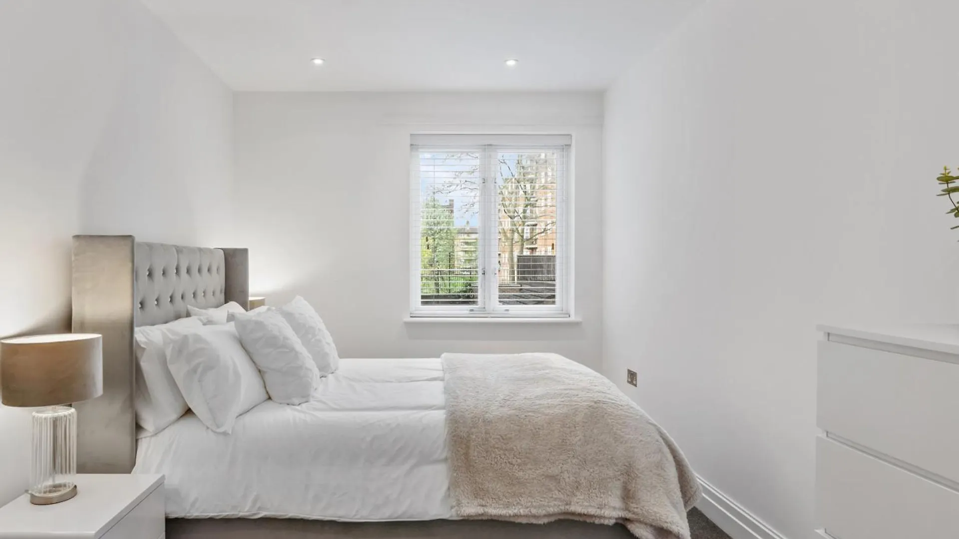 2 Bedroom Apartment In Hoxton Square, Shoreditch, London, N1 0*, London Storbritannien