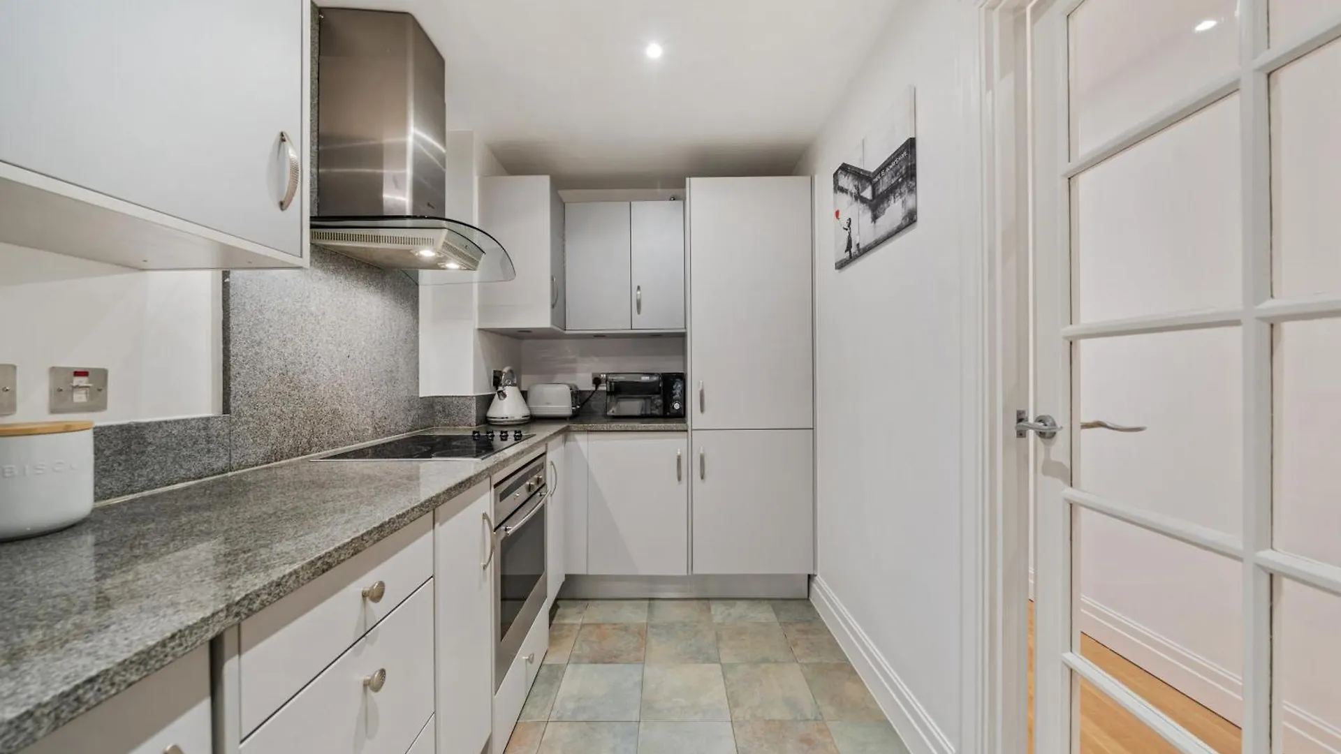 2 Bedroom Apartment In Hoxton Square, Shoreditch, London, N1