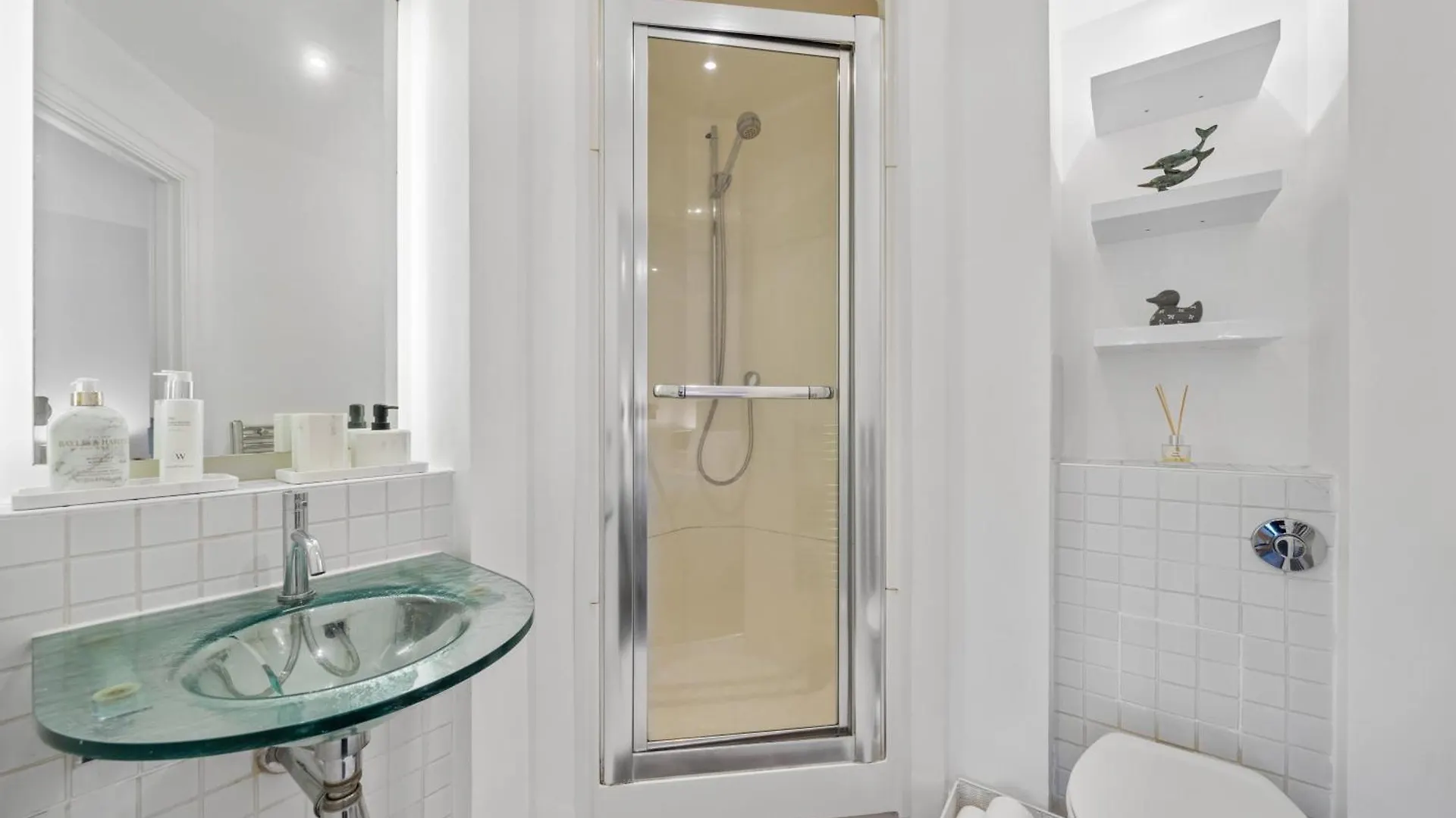 2 Bedroom Apartment In Hoxton Square, Shoreditch, London, N1 런던